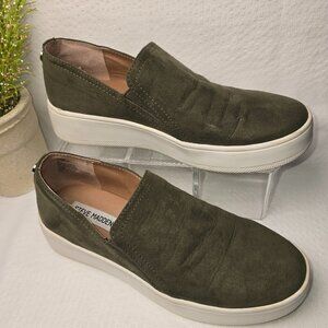 STEVE MADDEN ZAYNA ARMY GREEN SLIP ON SUEDE SHOE WOMENS SIZE 8 EUC